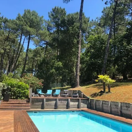 Villa Avec Piscine Petanque Ping-pong Garage Pres Golf