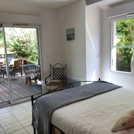 Villa Avec Piscine Petanque Ping-pong Garage Pres Golf