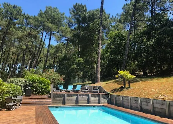 Villa Avec Piscine Pétanque Ping-pong Garage Près Golf