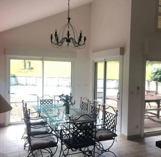 Villa Avec Piscine Pétanque Ping-pong Garage Près Golf *