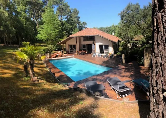 Villa Avec Piscine Pétanque Ping-pong Garage Près Golf *