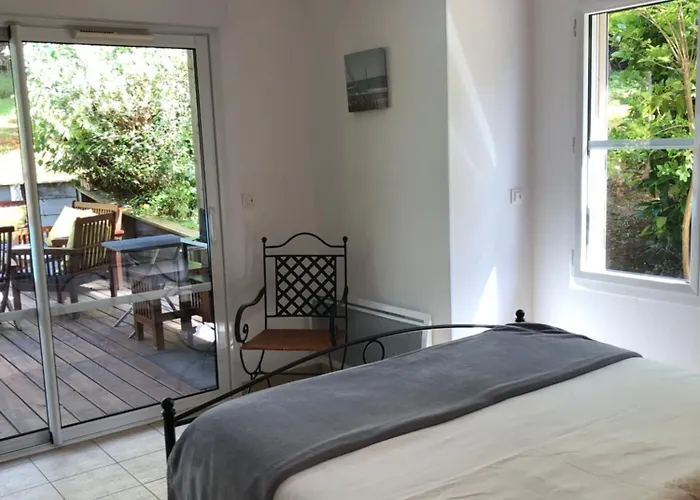 Villa Avec Piscine Pétanque Ping-pong Garage Près Golf