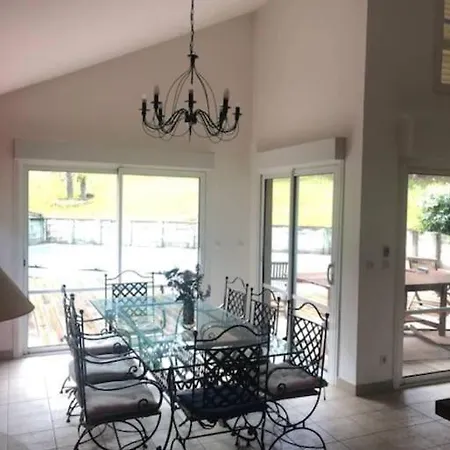 Villa Avec Piscine Petanque Ping-pong Garage Pres Golf *