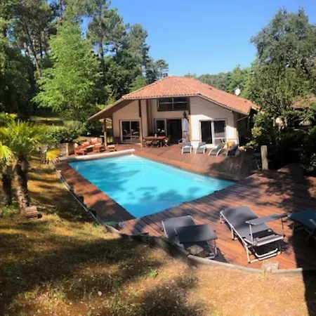 Villa Avec Piscine Petanque Ping-pong Garage Pres Golf *